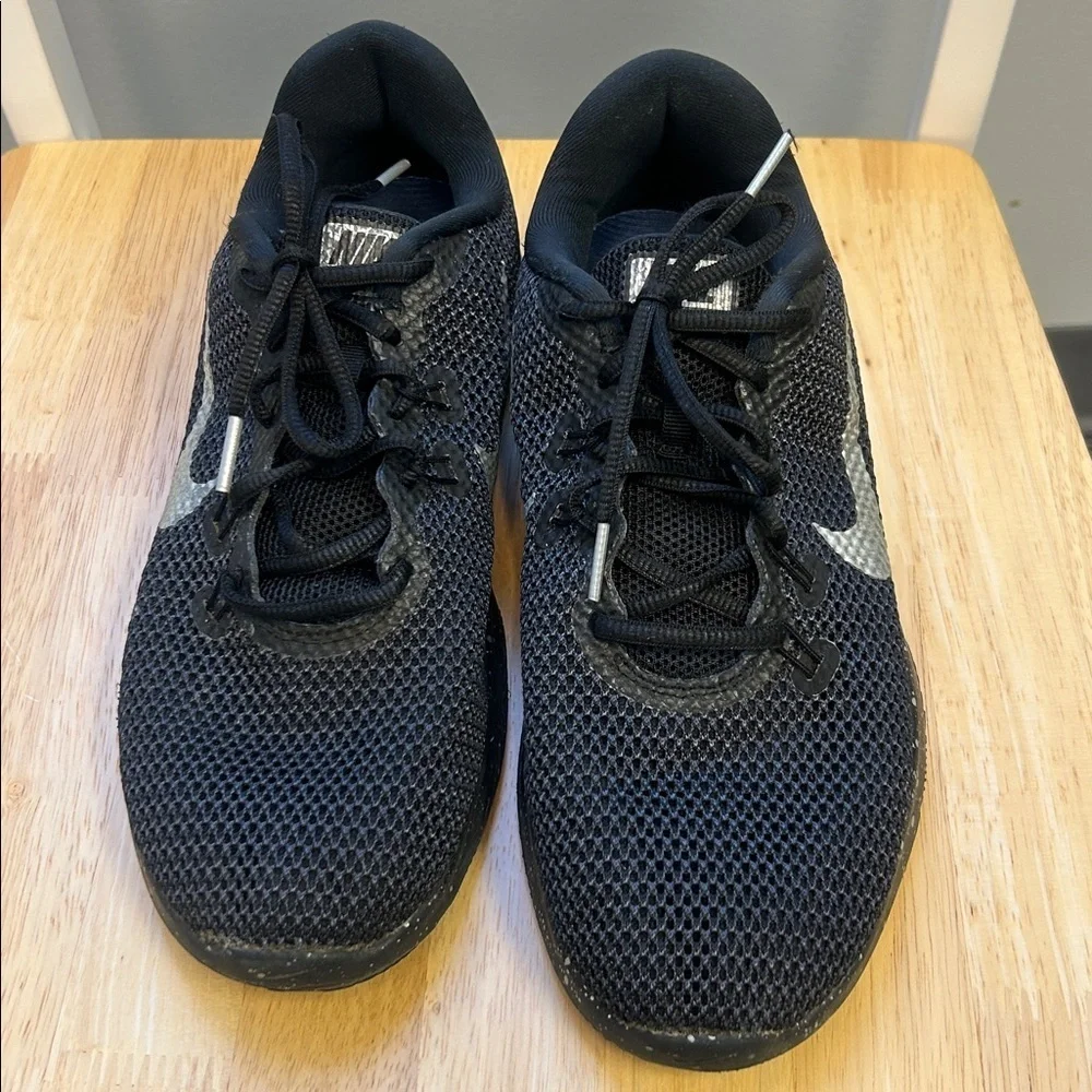 Nike Flex TR7 Women’s Black Athletic Shoes Gray Nike Logo Size 10